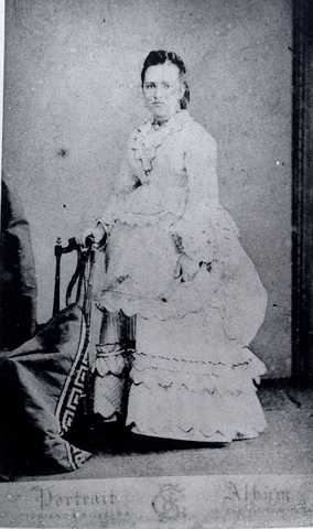 Retrato de Maria Custódia de Magalhães, Realizado pelo Estúdio Cypriano S. Silveira, 1870c.
