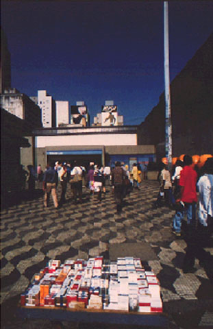O entorno da estação metroviária,1992*